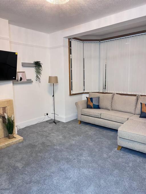 ساوثيند أون سي Spacious 3 Bed Flat - Beach Nearby - No Pets المظهر الخارجي الصورة