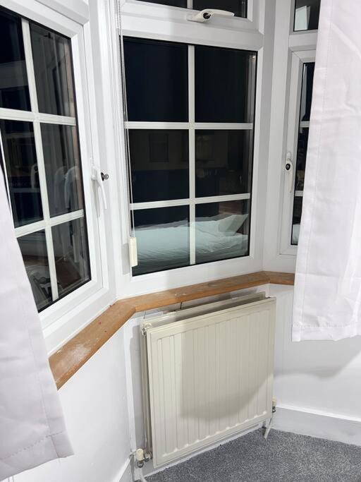 ساوثيند أون سي Spacious 3 Bed Flat - Beach Nearby - No Pets المظهر الخارجي الصورة