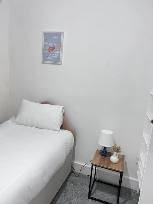 ساوثيند أون سي Spacious 3 Bed Flat - Beach Nearby - No Pets المظهر الخارجي الصورة